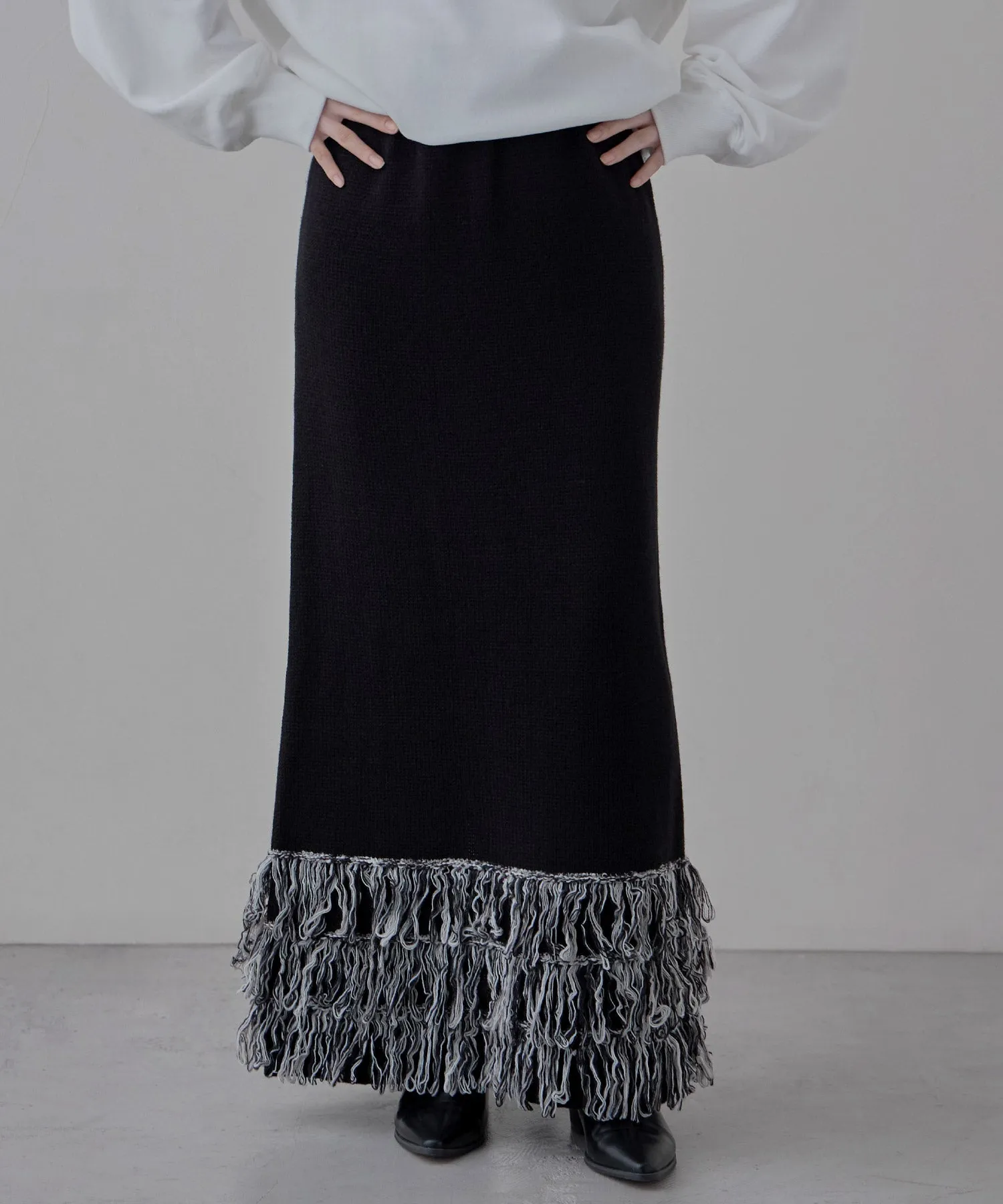 Fringe knit tight skirt
