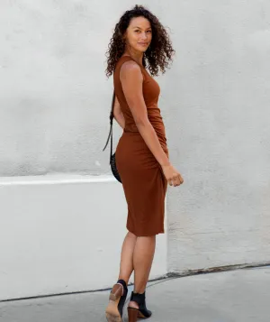 GRACIE rib-knit ruched dress in Brown